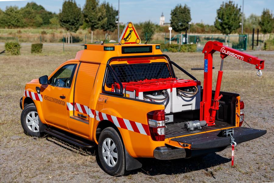  Renault Alaskan Road Safety Patrol by Durisotti 2016 года  (фото 7 из 22)